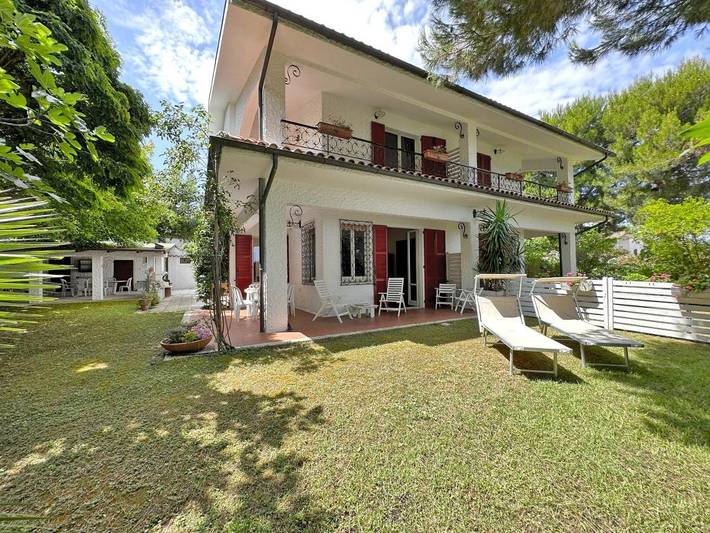 Villa per 7 persone, con Terrazza e Giardino a Marcelli