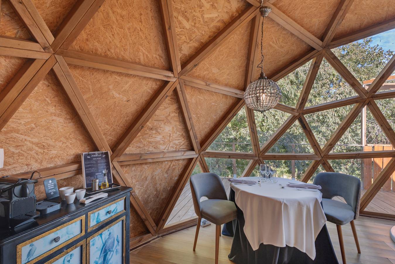 Apartamento entero, Apartamento 'Bubble Suites' con vistas a la montaña, Wi-Fi y aire acondicionado in Canyelles (Barcelona), Garraf