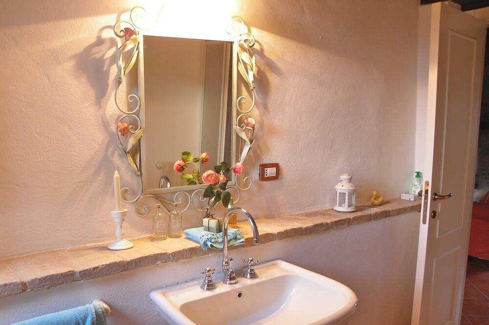 Encantadora casa de campo con vistas y piscina en el Parque Nacional in Amandola, Parque Nacional de los Montes Sibilinos