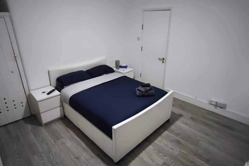 Top Location Large Double Room w Private Bathroom in Chelmsford, Essex
