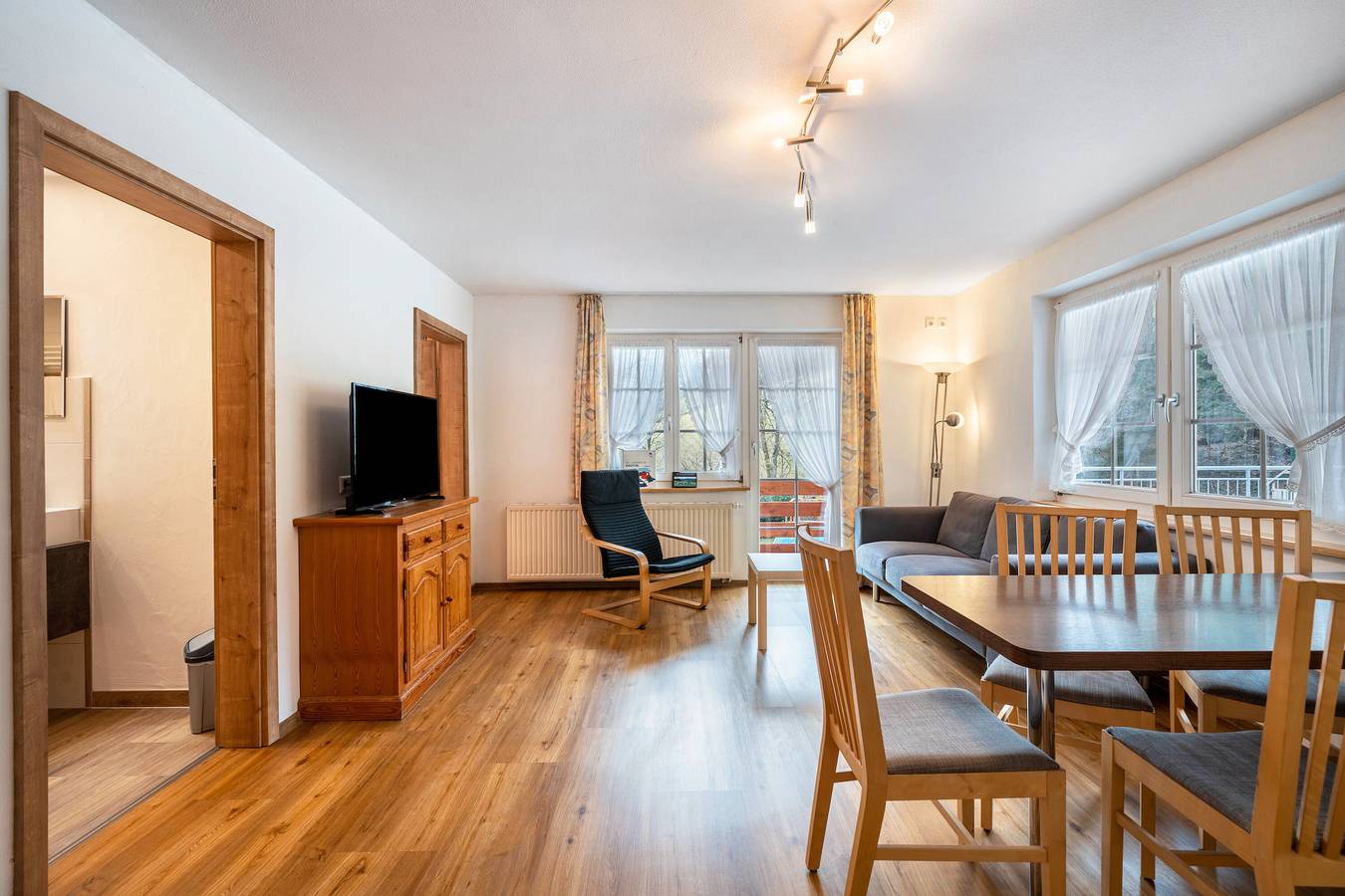Entire apartment, Holiday Apartment 'Waldblick' with Shared Pool and Large Terrace in Wolfach, Kinzig Valley