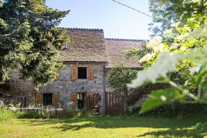 Gîte pour 6 personnes, avec jardin et piscine