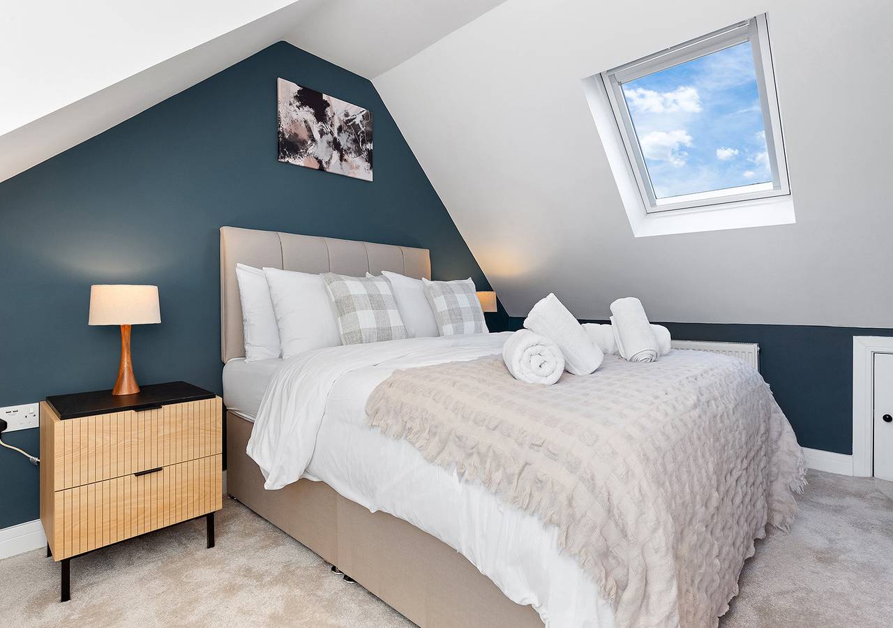 4 Bed House Sleeps 8 - Free Parking - Wifi in Borough londonien de Hounslow, Londres