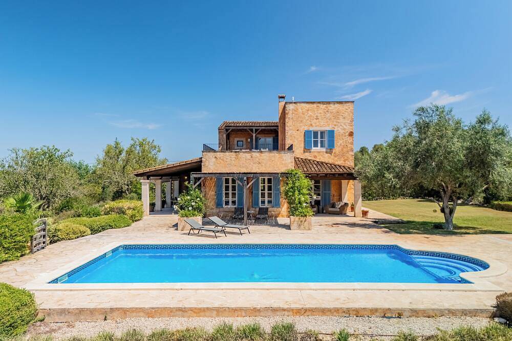 Finca Los Almendros near Santanyi with private pool, wifi and air conditioning in Santanyí, Mallorca Sur