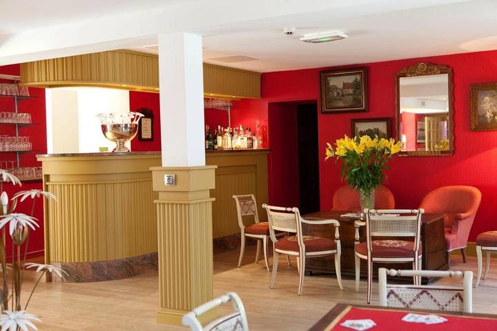 Hôtel pour 3 personnes, avec Terrasse et Jardin à Oucques