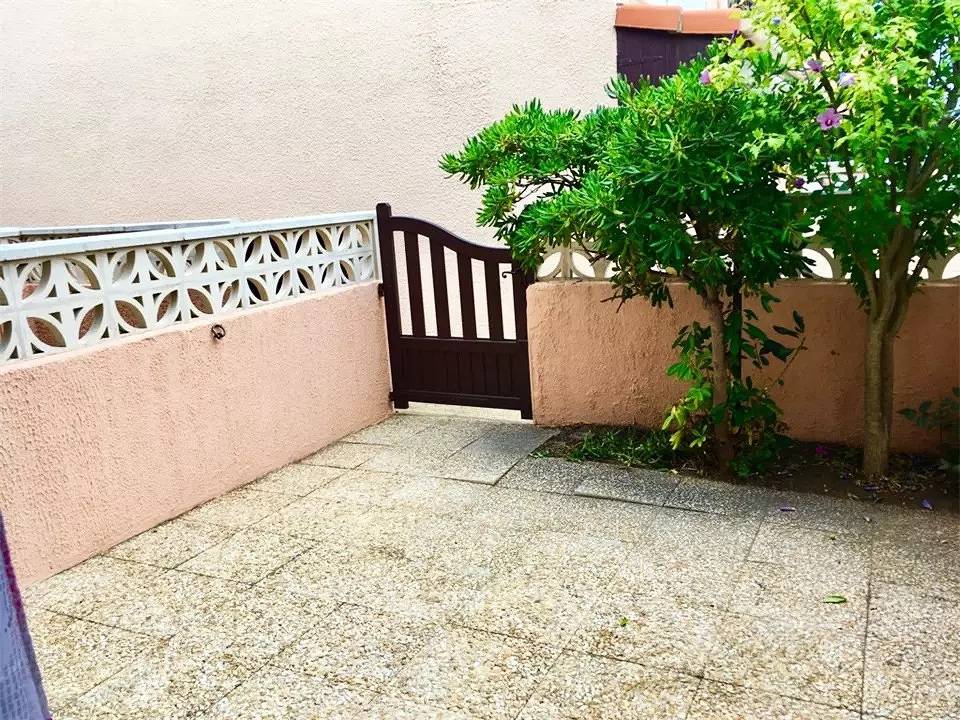 Estudio entero, Planta baja: Studio Cabine 4 plazas con plaza de aparcamiento in Port-la-Nouvelle, Region de Narbonne