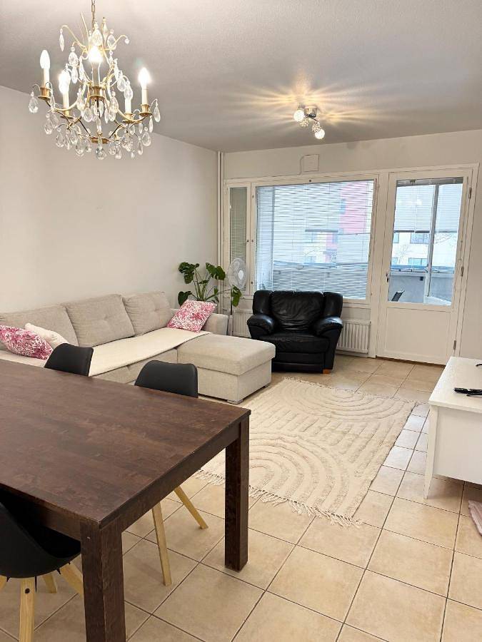 Appartement entier, Hhh Newly renovated big 4-bedroom apt with balcony, free parking for 2 cars in Helsinki, Uusimaa