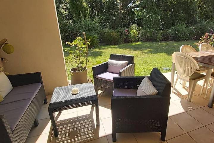 Gîte pour 4 personnes, avec terrasse ainsi que jardin et piscine à Santa-Lucia-di-Moriani - 2