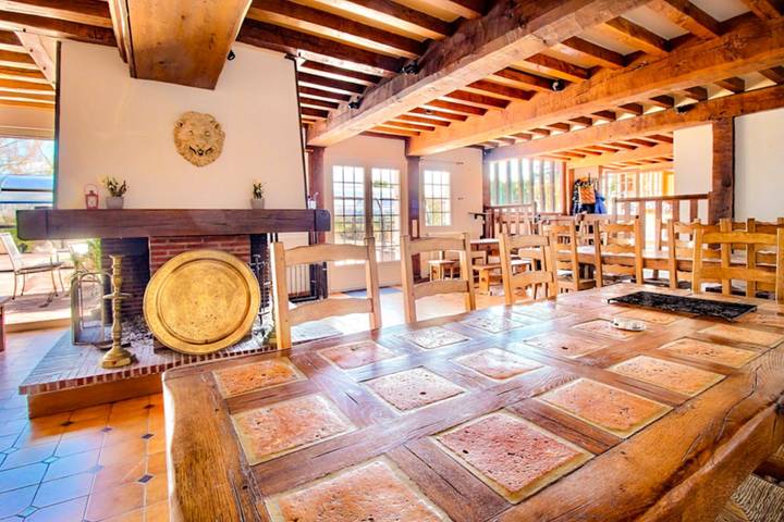 Gîte pour 15 personnes, avec piscine ainsi que jardin et terrasse dans le Calvados - 4