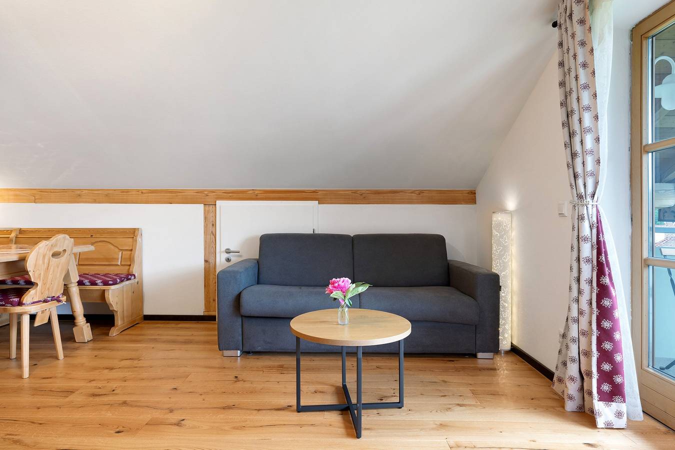Apartamento entero, Apartamento vacacional 'Am Teisenberg' con jardín privado, balcón y Wi-Fi in Teisendorf, Rupertiwinkel
