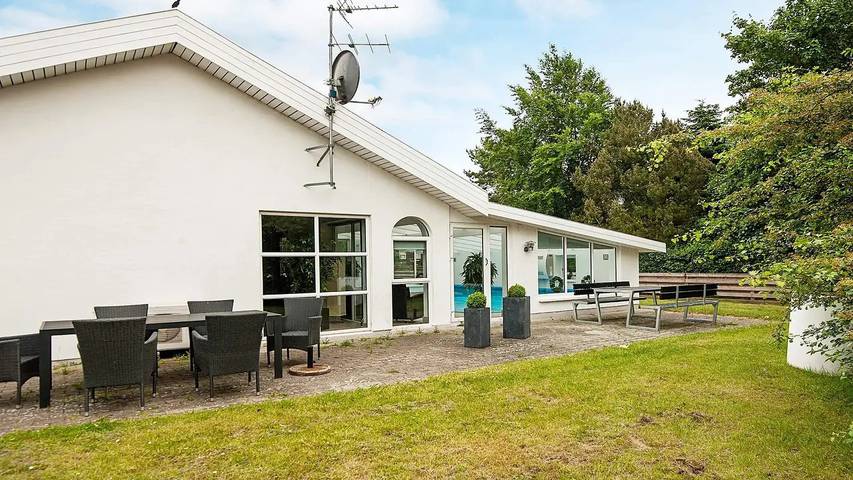Ferienhaus für 9 Personen, mit Whirlpool und Pool sowie Terrasse in Egsmark Strand - 2