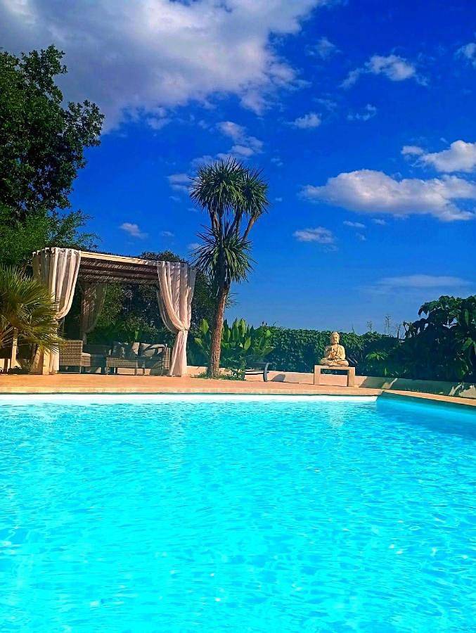 Location de vacances pour 10 personnes, avec piscine ainsi que jardin et vue à Aspères