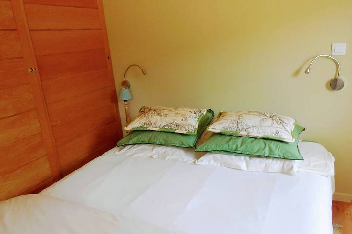 Gîte pour 4 personnes, avec jardin et piscine à Le Puy-Sainte-Réparade - 2