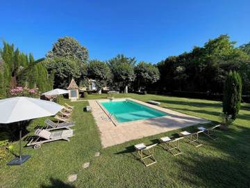 Gîte pour 12 personnes, avec jardin ainsi que terrasse et piscine à Caussade