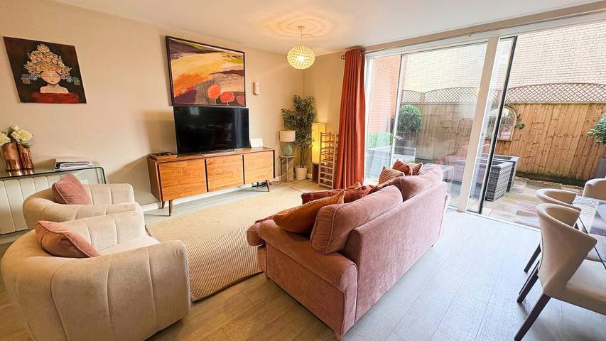 Holiday home for 6 people, with Balcony and Terrace as well as Garden in Bristol