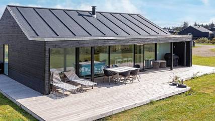 Ferienhaus für 8 Personen, mit Sauna und Terrasse sowie Whirlpool in Tranum Strand
