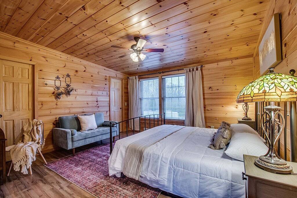 Chalet: 3 bedroom cabin on Seneca lake wine trail in Seneca Lake