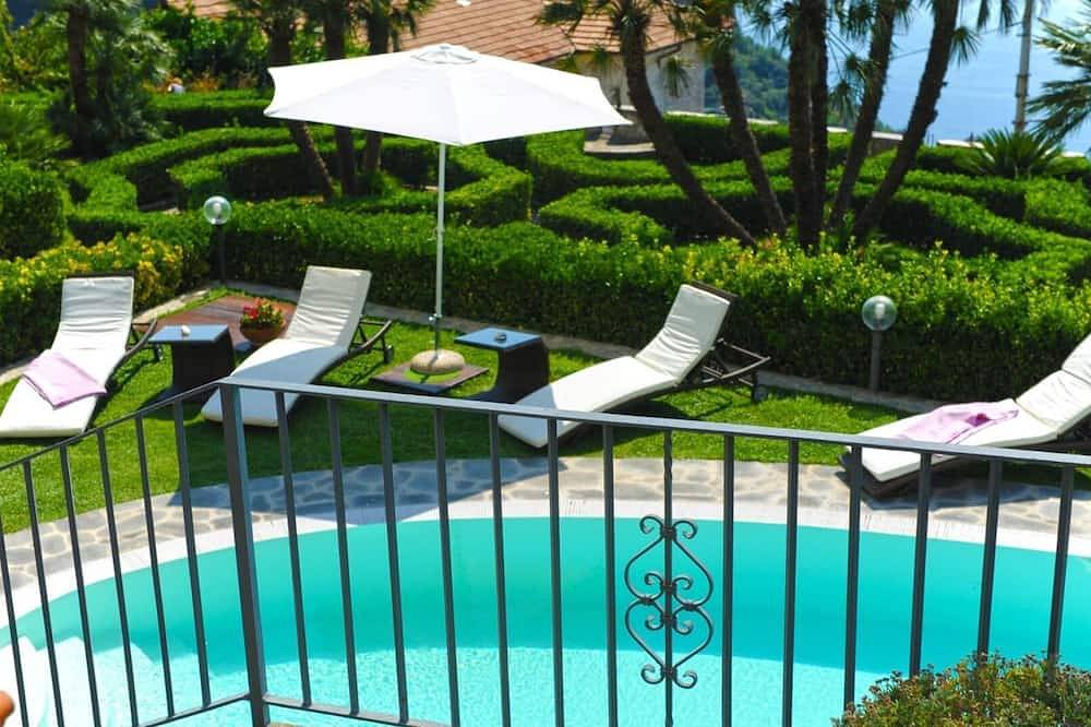 Villa de charme, piscine privée, grand jardin près de Ravello, parking sur demande in Pontone, Scala