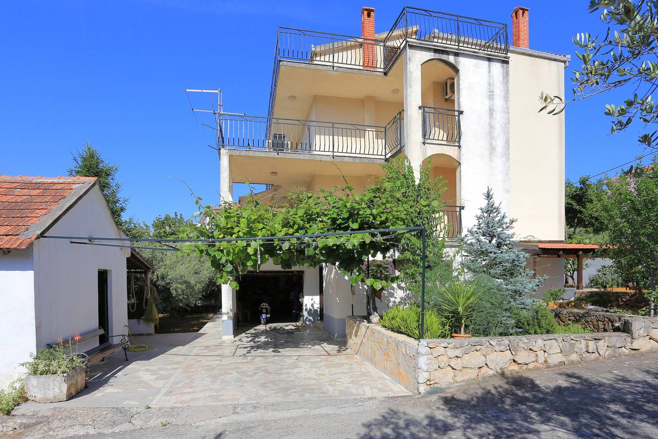Entire apartment, Two bedroom apartment with terrace and sea view Okrug Gornji, Čiovo A-19762-a in Okrug Gornji, Ciovo