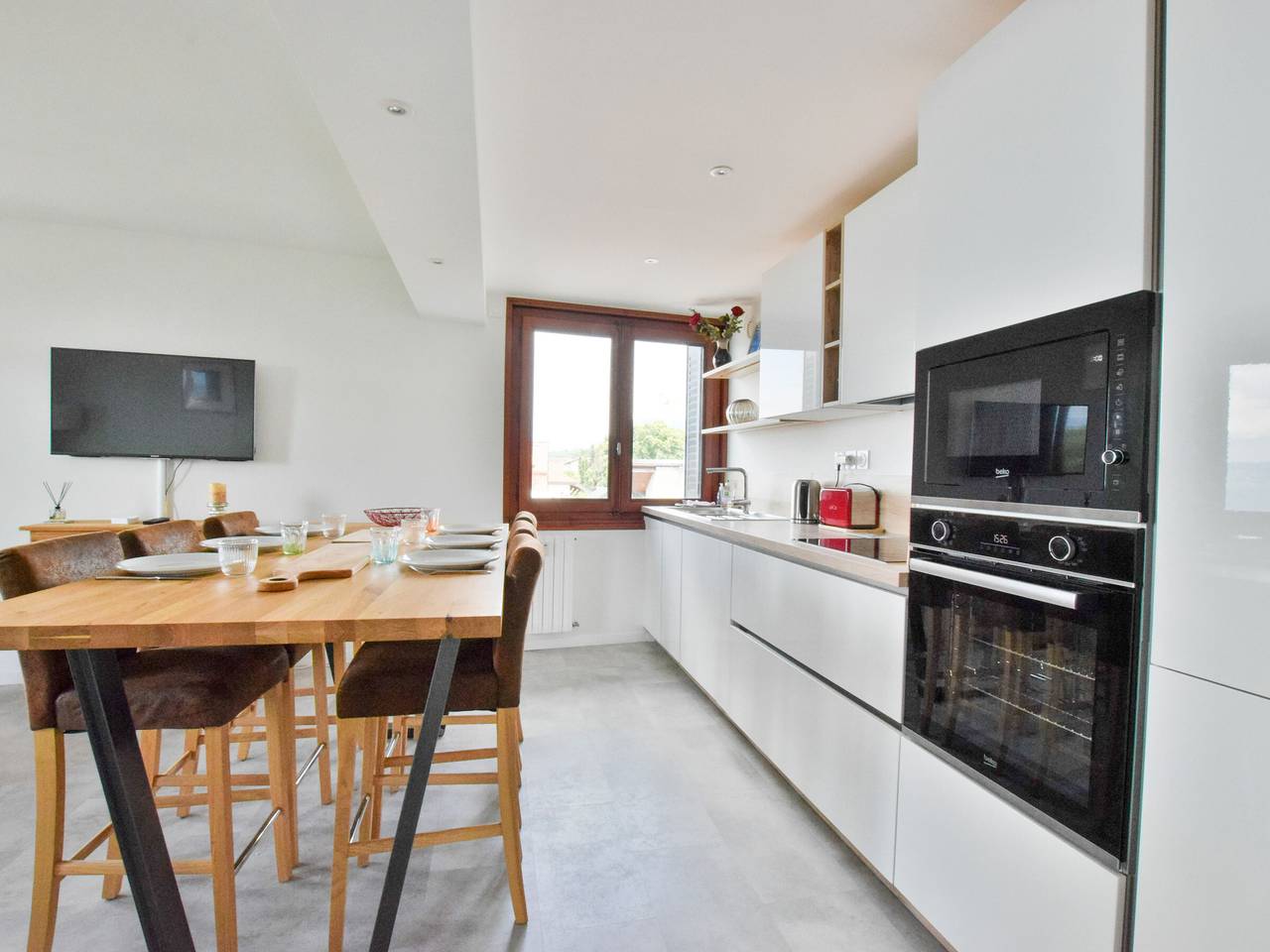 Ganze Wohnung, Charmante 4-Personen-Wohnung mit Balkon und Seeblick, nahe Strand in Neuvecelle in Évian-les-Bains, Thonon-les-Bains und Umgebung