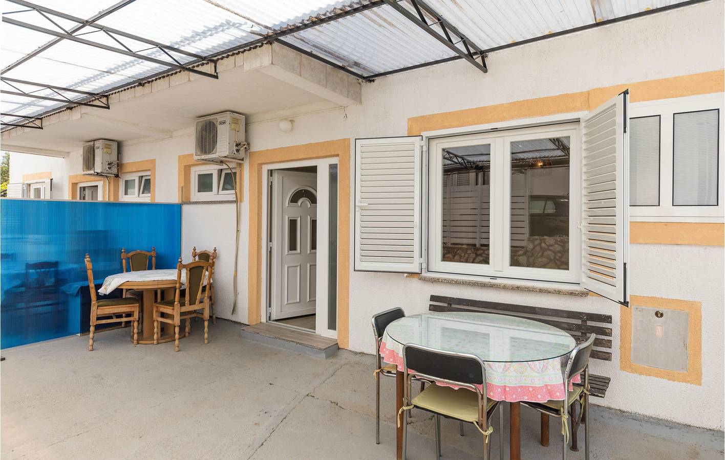 Ganze Ferienwohnung, Gemütliche Ferienwohnung mit Pool und Terrasse, 500 m vom Strand Uvala Bočići entfernt in Okrug Gornji, Ciovo