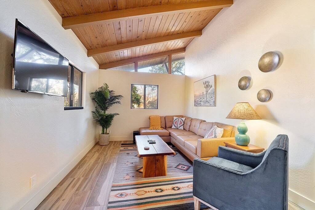 Brand New 2 Bed/2.5 Bath Renovation, Centrally Located in Sedona in Sedona, Oak Creek Canyon