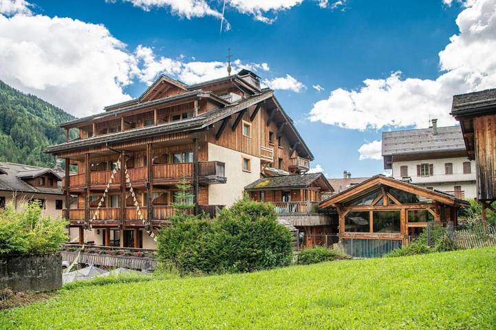 Hôtel pour 2 personnes, avec jacuzzi et sauna ainsi que terrasse et piscine