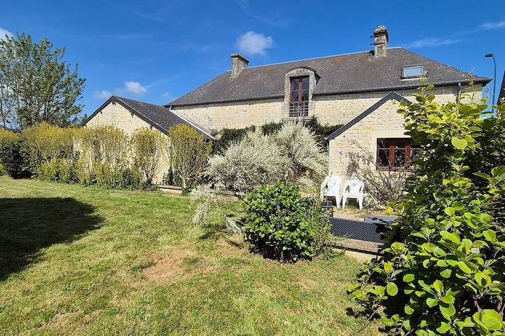 Location de vacances pour 13 personnes, avec jardin à Longueville