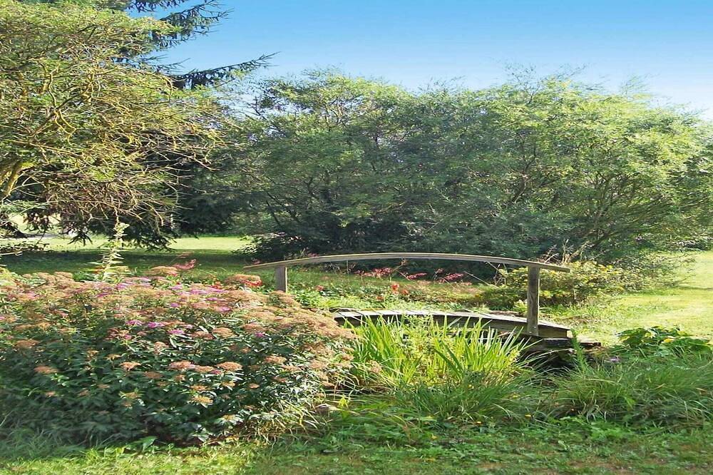 Entire apartment, Rural Pool Retreat in the Hills in Retournac, Massif Central