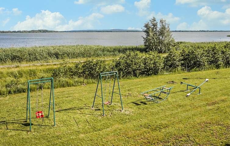 Ferienhaus für 7 Personen mit Terrasse in Granica Łazy, Jezioro Jamno