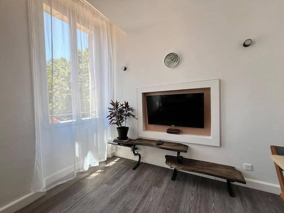 Appartement entier, Studio lumineux avec belle vue in Salernes, Région de Draguignan