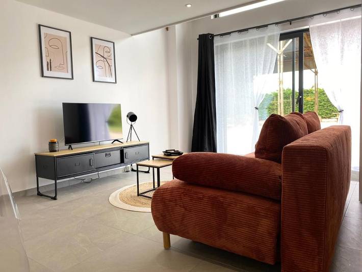 Gîte pour 4 personnes, avec jardin à Lusignan