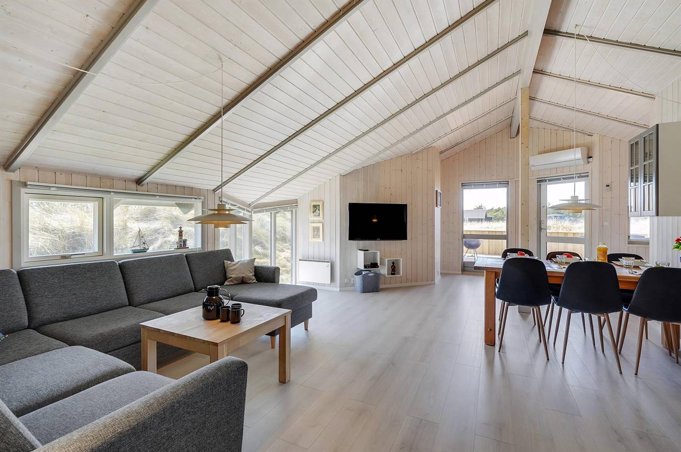 Beautiful home in Hvide Sande w/ Sauna, 3 Bedrooms and Wifi in Skodbjerge, Haurvig
