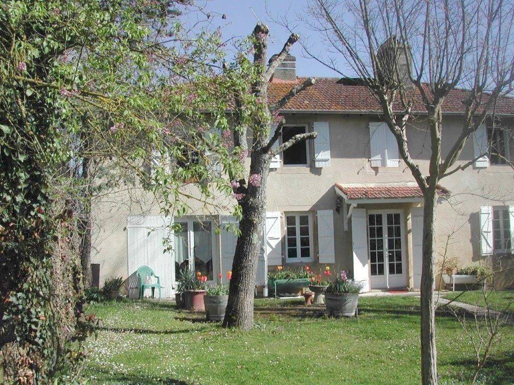 Suite with Garden View in Viozan, Gers