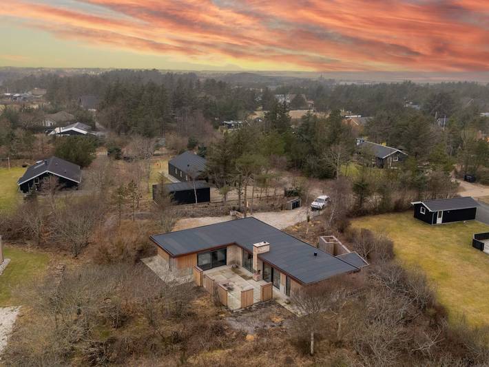 Ferienhaus für 8 Personen, mit Terrasse und Seeblick in Agger
