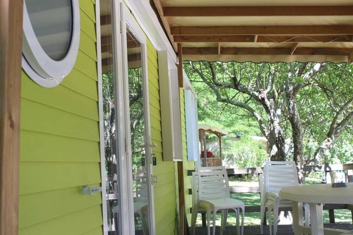 Location de vacances pour 5 personnes, avec jardin et vue à Meyras