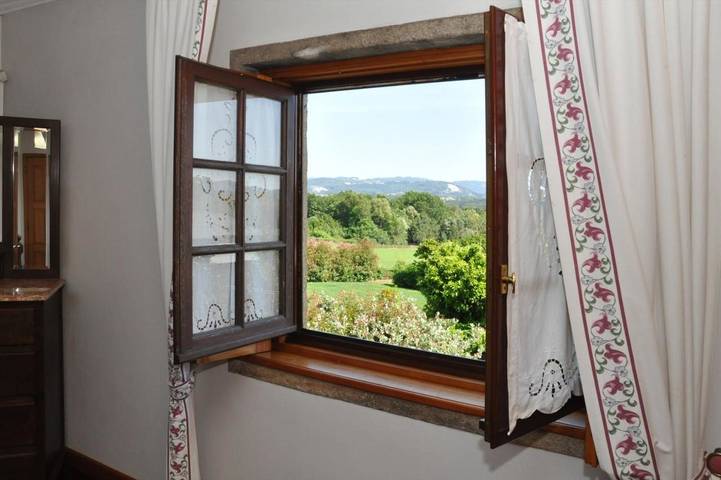 Location de vacances pour 4 personnes, avec piscine ainsi que jardin et vue dans Vila Verde - 4