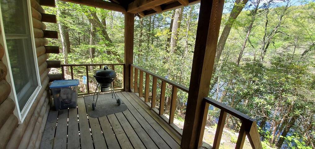 Log cabin for 4 people, with terrace in Pennsylvania