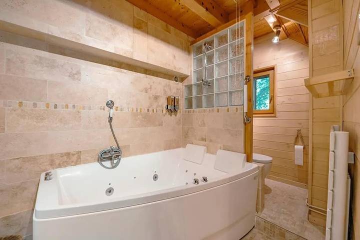 Gîte pour 2 personnes, avec jacuzzi ainsi que terrasse et jardin dans Plage Du Redon - 4