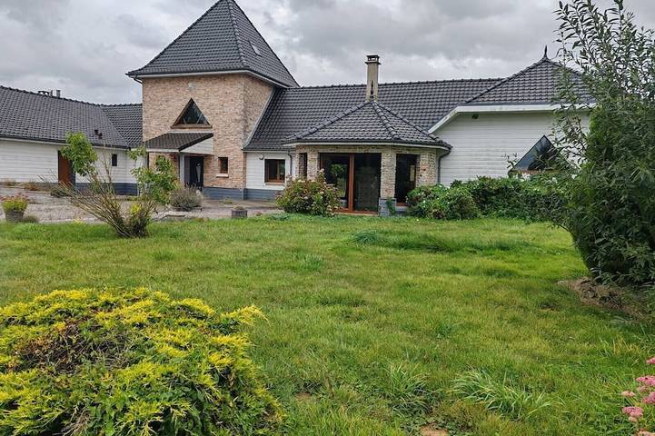 Location de vacances pour 12 personnes, avec jacuzzi et jardin, animaux acceptés à Aix-en-Ergny