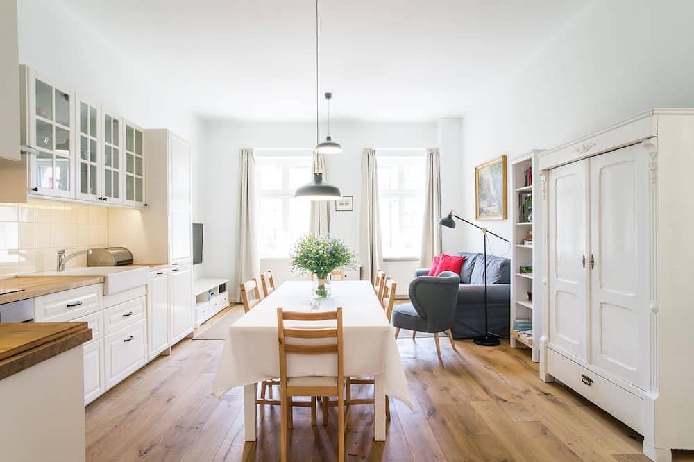 Ganze Wohnung, Grosse, helle, gemütliche Altbauwohnung direkt am Markt in Breslau, Niederschlesien