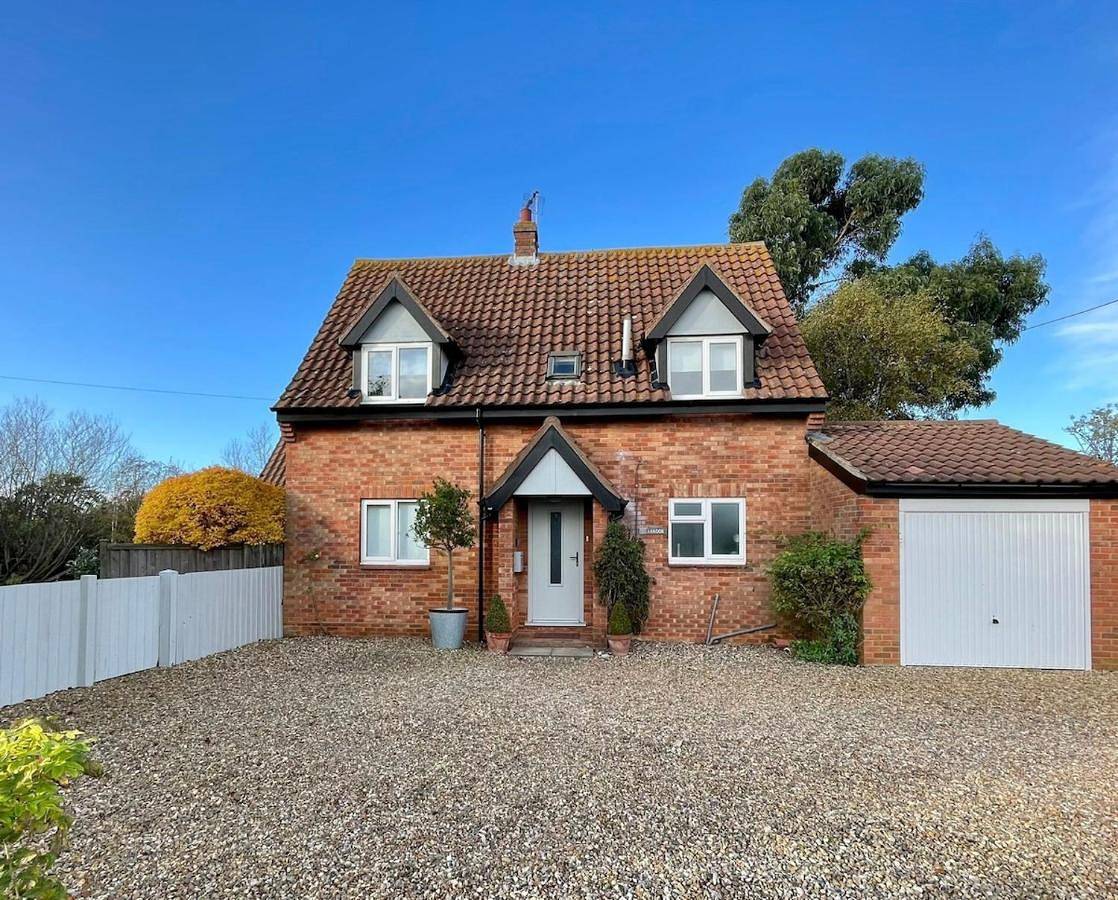 Three-Bedroom House in Holme-next-the-Sea, Norfolk Coast