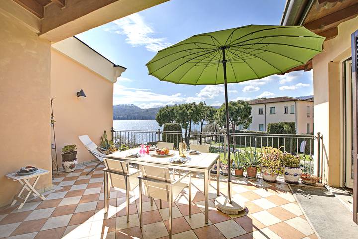 Ferienwohnung für 4 Personen, mit Seeblick und Terrasse, mit Haustier in Salò