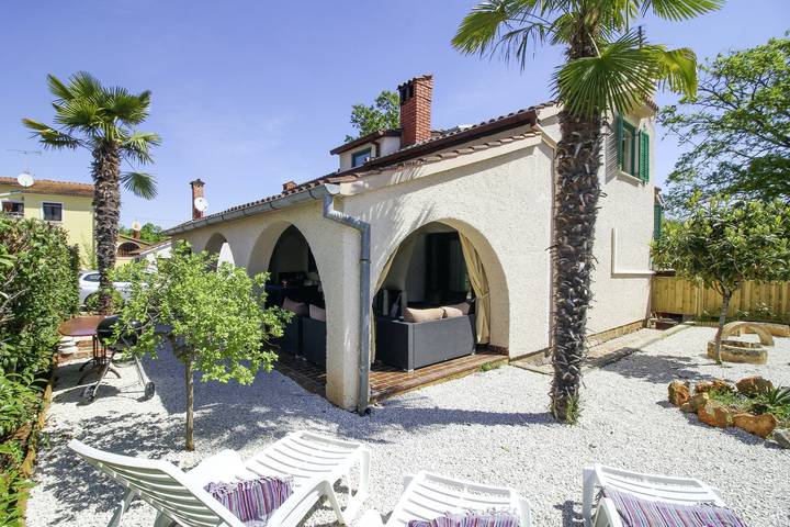 Ferienhaus für 9 Personen, mit Garten in Poreč