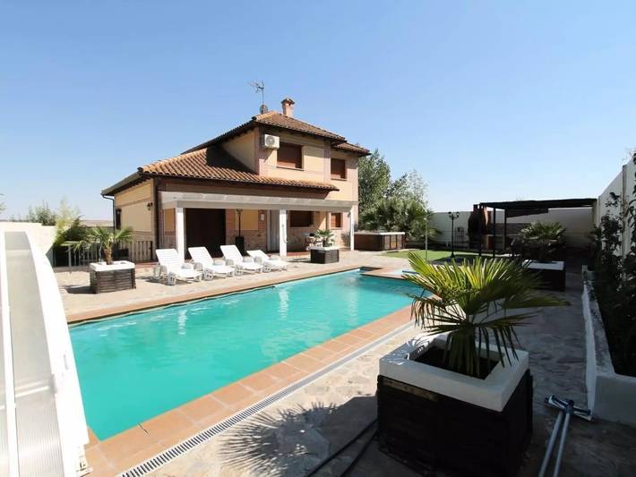 Chalet para 18 personas, con Terraza además de Jardín y Piscina en Provincia de Toledo