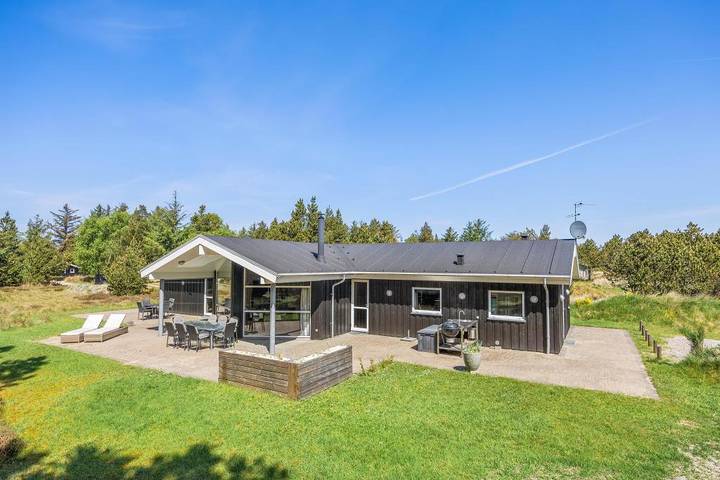 Villa for 8 people, with hot tub and balcony/terrace as well as terrace and sauna - 1