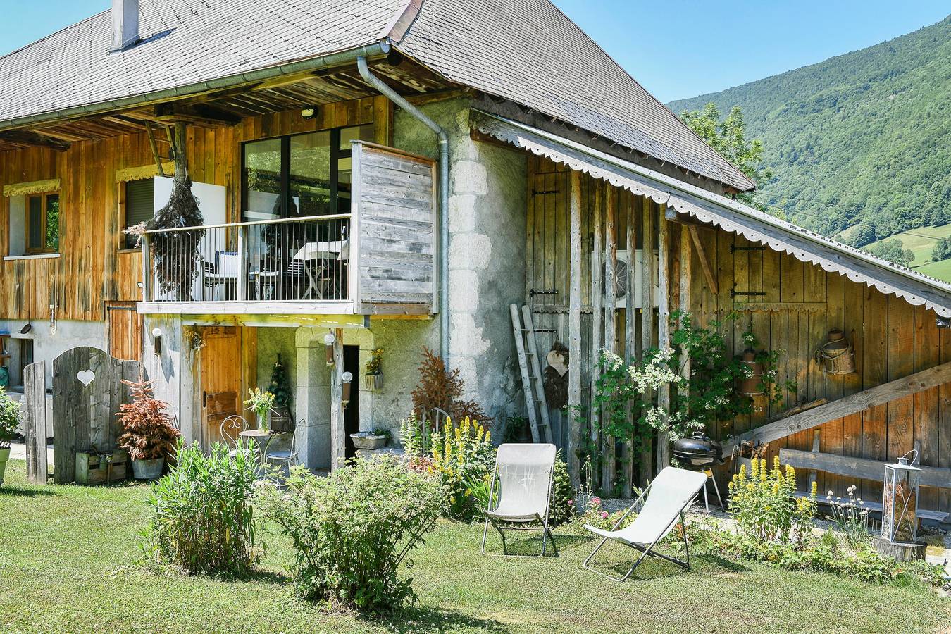 Le Fayard Loft – Appartement de caractère dans corps de ferme rénové, jacuzzi, vue montagnes in Aillon-le-Jeune, Région de Chambéry