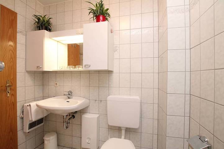 Ganze Wohnung, Reethaus Hus to Wurth, Fewo Polarmöwe, nur 300m bis zum Badestrand in Badestrand Büsumer Deichhausen, Büsumer Deichhausen