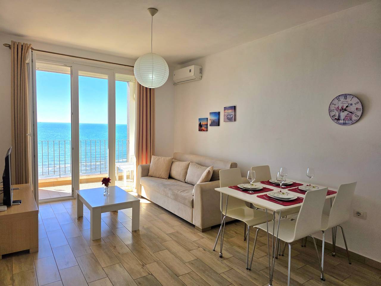 Geheel appartement, Vakantieappartement voor 4 personen met balkon in Durrës (stad), Albanië