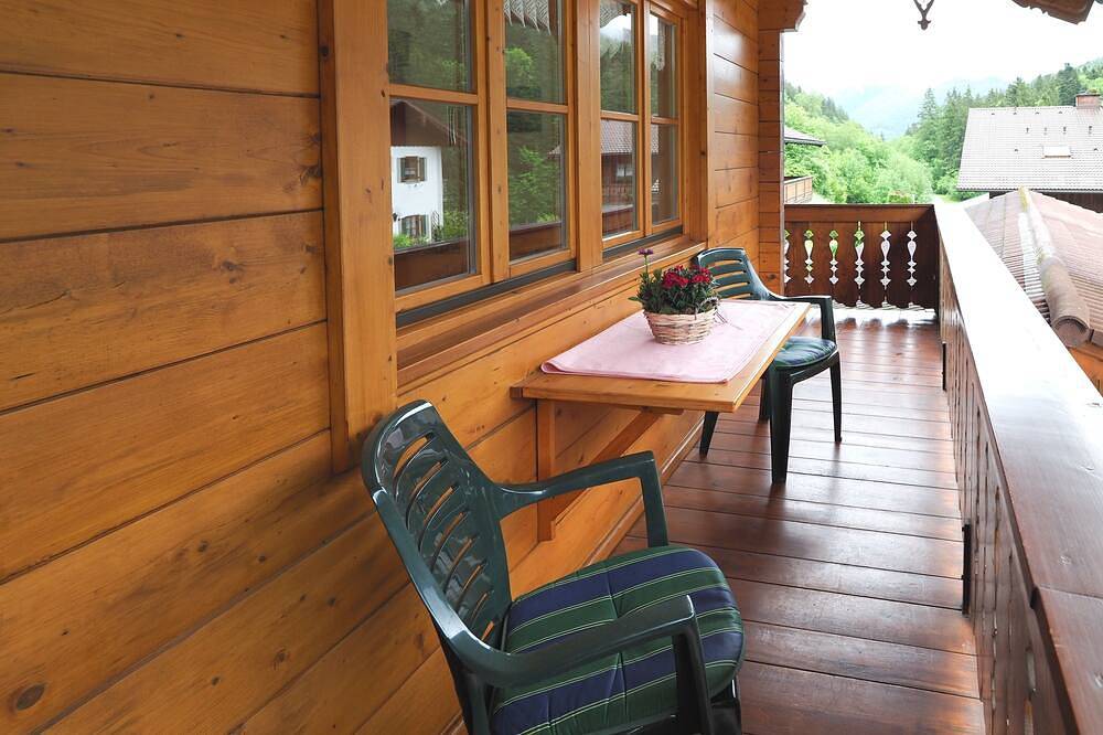 Ganze Wohnung, Ferienwohnung Nr. 2, 2-4 Personen, 42 qm, Balkon, Schlafzimmer+Wohnküche mit Schlafcouch in Hintersee, Ramsau bei Berchtesgaden
